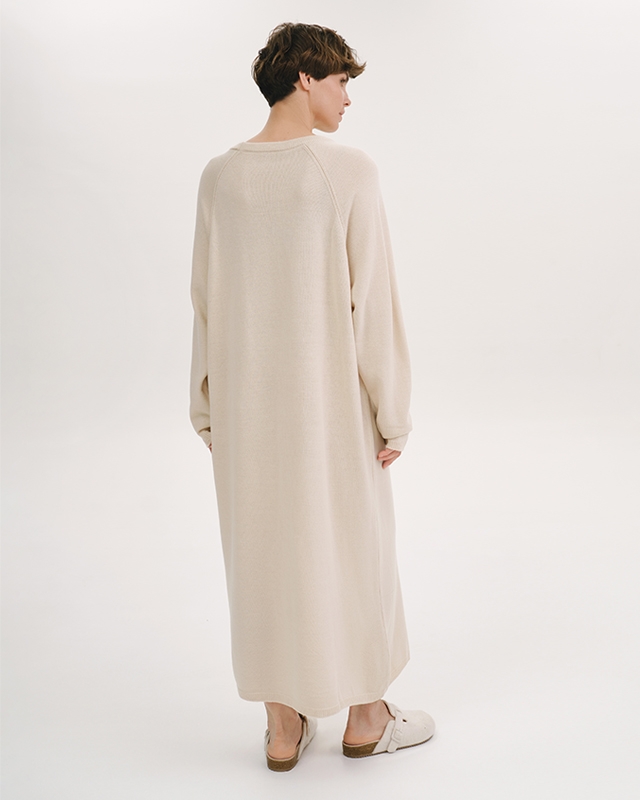 Платье женское вязаное из шерсти мериноса Экрю Фото 2